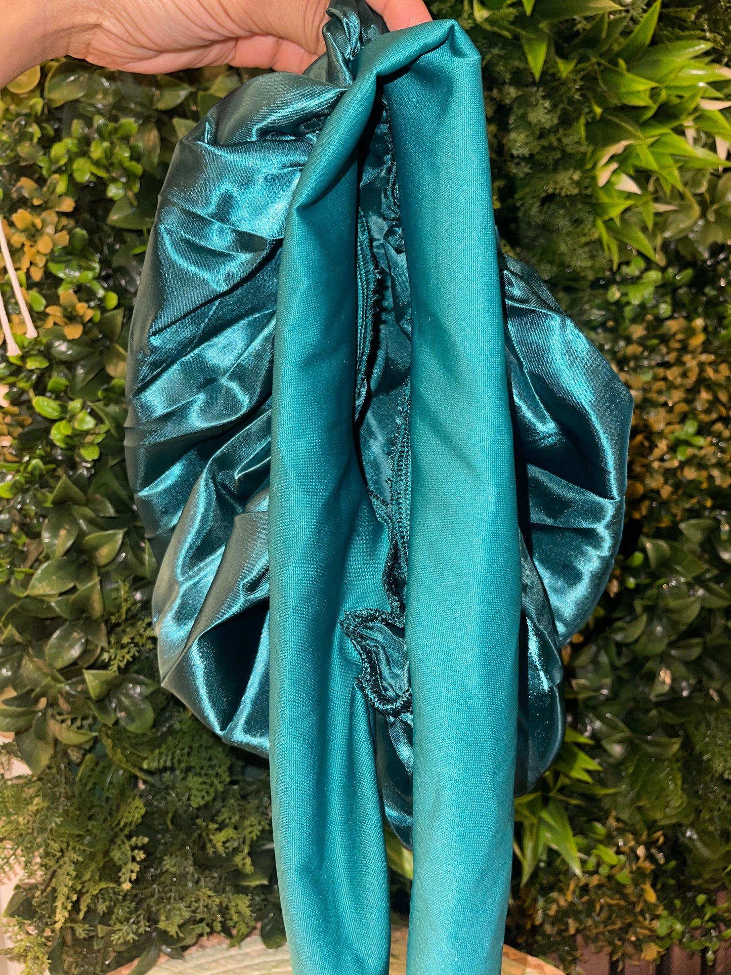 Eccentric Glow Bonnet - Luxe Satijnen Bonnet met Linten