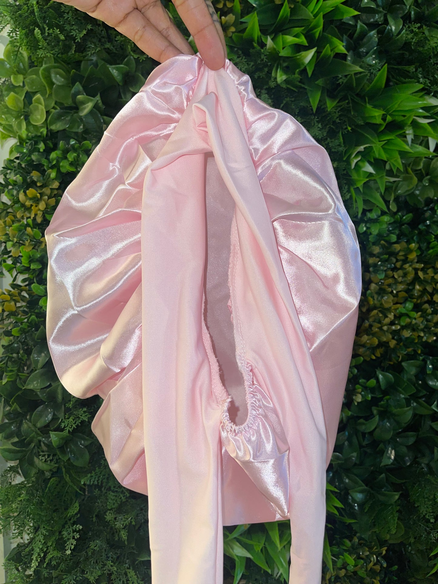 Eccentric Glow Bonnet - Luxe Satijnen Bonnet met Linten